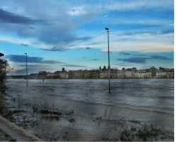Le Rhône à Arles lors de la crue de décembre 2003