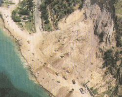 Eboulement d’un pan de falaise (Bellefontaine, Martinique) en 1991 ayant détruit la route départementale