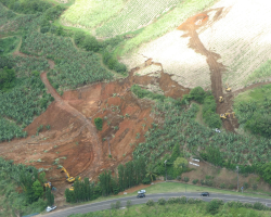 Glissement de terrain ayant provoqué la rupture d’une canalisation d’eau potable alimentant un quart de la population de l’île (Le Lorrain, Martinique, 5 mai 2009)