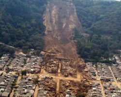 Glissement de terrain de San Salvador (Equateur) ayant causé la mort d’environ 600 personnes, en 2001