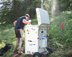 Installation interferromètre terreste GBInsar © BRGM