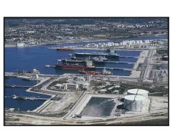 => photo du site pétrochimique de Lavéra à Martigues (source © Ville de Martigues)