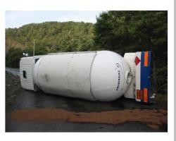 Accident d’un camion transportant des matières dangereuses à Chorges dans les Hautes-Alpes en 2014 (source  © DREAL PACA)