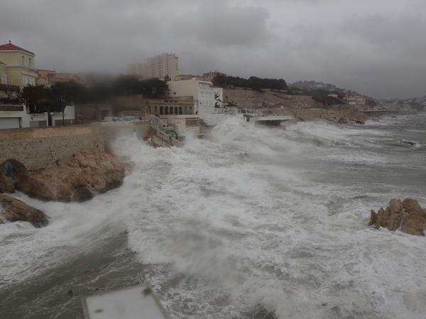 La Corniche à Marseille - Tempête du 11 décembre 2017 (Source : DDTM13)