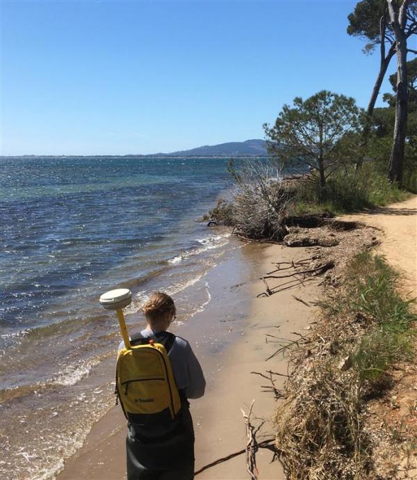 Portion de plage en dynamique érosion aux Vieux-Salins (Hyères, 2025) © BRGM